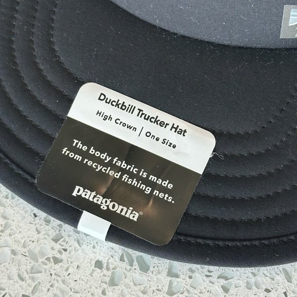 NEW Patagonia Duckbill Trucker Hat in Black/White - Picture 2 of 8